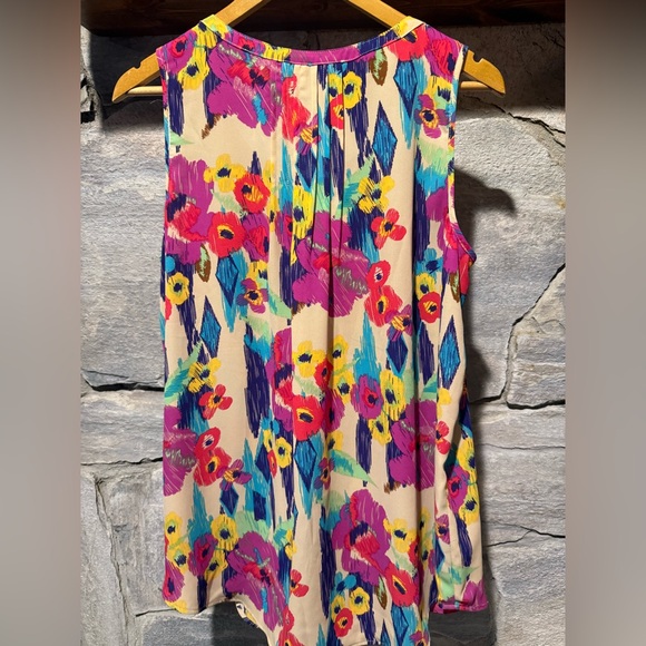 Floral Sleeveless Top with Lace Detail - Picture 5 of 5